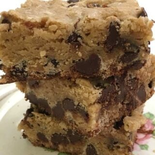 Image of Easy Homemade Chocolate Chip Blondies