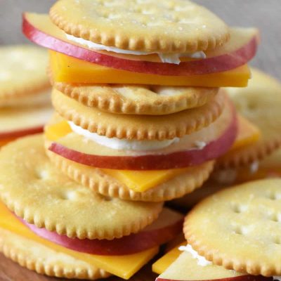 Image of Apple Cheese and Crackers