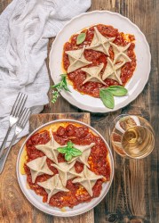 Sacchetti in tomato sauce