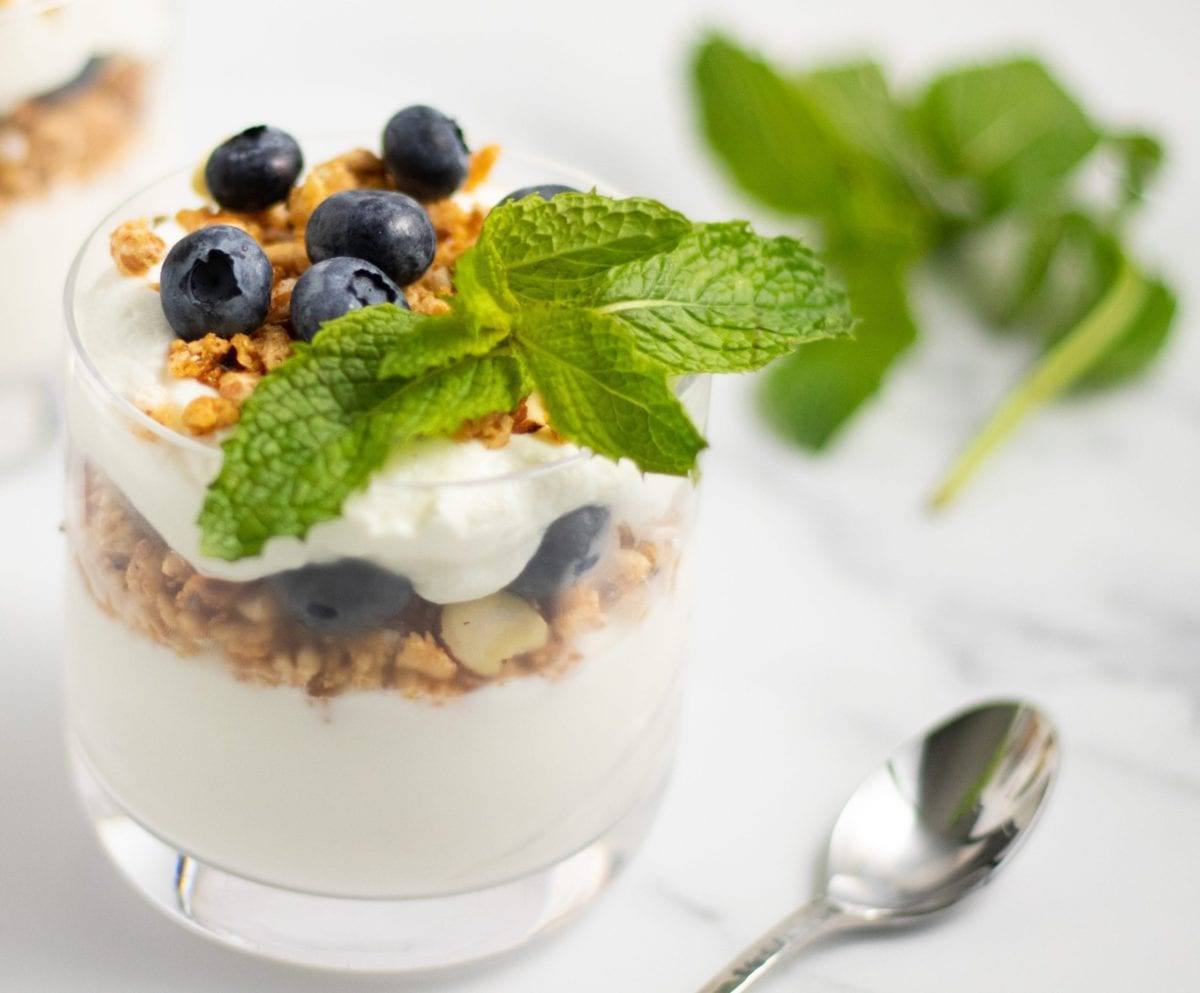 Blueberry & Granola Yogurt Parfait