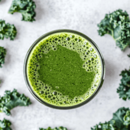 Image of GREEN DETOX KALE AND APPLE SMOOTHIE