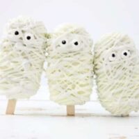 Halloween Cake Pops - Mummy Cakesicles