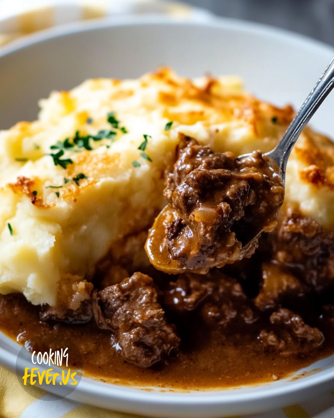 Hearty Beef and Mushroom Cottage Pie with Cheesy Potato Crust