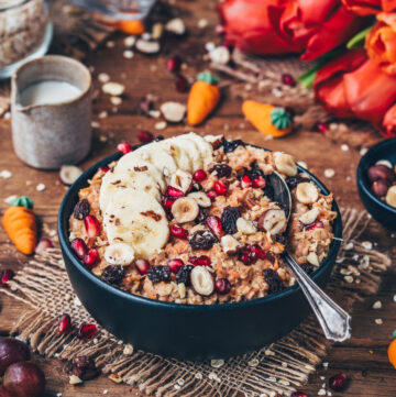 Image of Carrot Cake Oatmeal - Breakfast Porridge (Easy & Vegan)