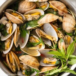 Steamed Clams with Thai Basil and Lemongrass