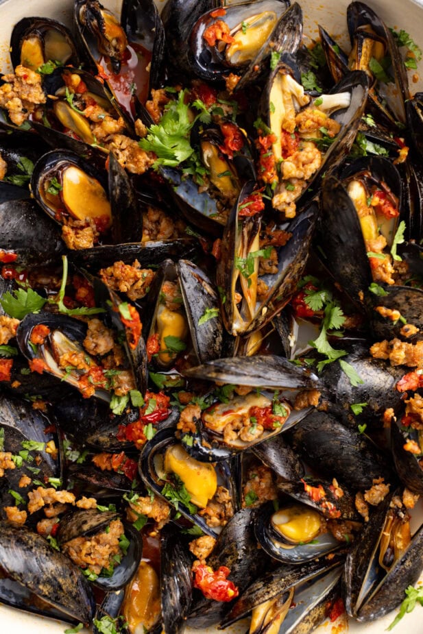 Spicy Mussels in White Wine Sauce