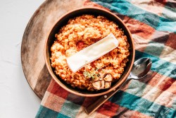 Tomato risotto with roasted garlic and brie