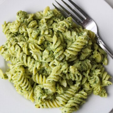 Quick & Creamy Ricotta Pesto Pasta