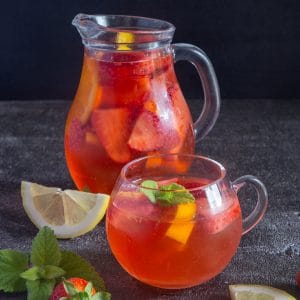 Refreshing Easy Strawberry Sangria