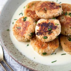 Easy Crab Cakes with Butter Wine Sauce