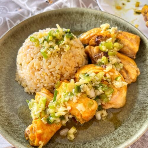 Easy One Pot Hainanese Chicken Rice (Rice Cooker Recipe)