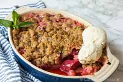 Strawberry Rhubarb Crumble
