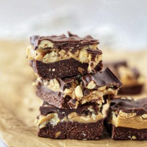 Snickers Protein Brownies (No bake, vegan)