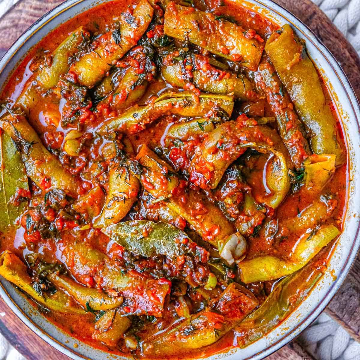 Fava Beans in Tomato Sauce with Garlic & Dill