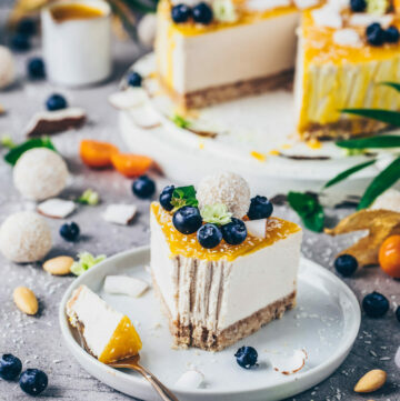 Raw Coconut Raffaello Cheesecake