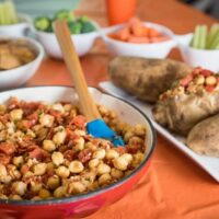 Vegan Chickpea Tomato Dip & Spiced Pita Chips