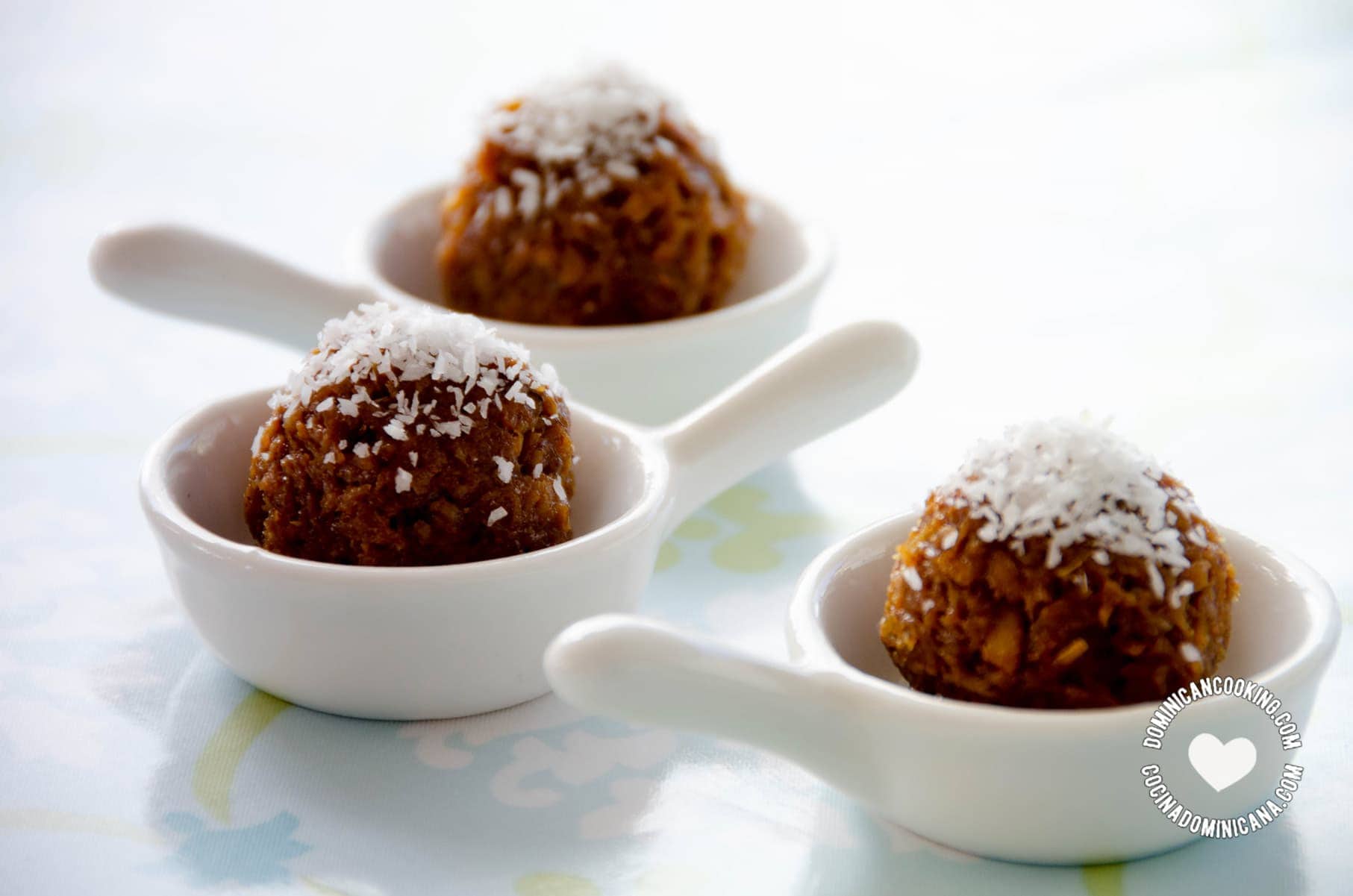 Jalao [Recipe + Video] Honey and Coconut Balls