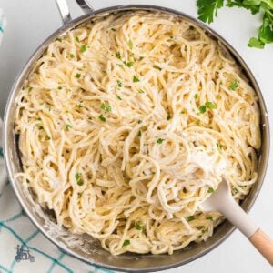 The BEST Cream Cheese Pasta Recipe in 15 minutes.
