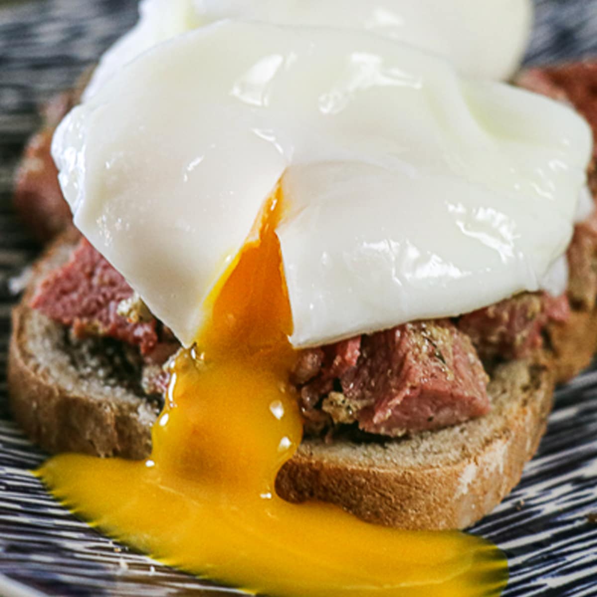 Making Poached Eggs: A No Fail, Quick and Easy Recipe