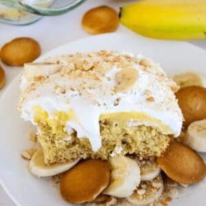 Easy Banana Pudding Poke Cake