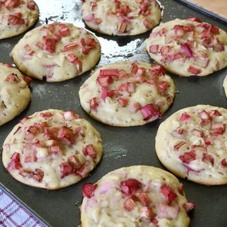 Healthy Rhubarb Oatmeal Muffins