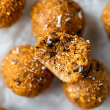 Healthy No-Bake Carrot Cake Energy Balls