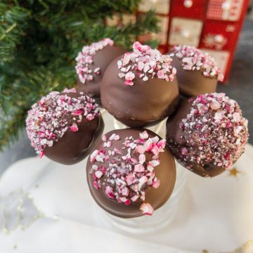 No-bake Candy Cane Oreo Cake Pops