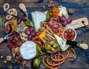 How To Make A Charcuterie And Cheese Platter