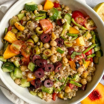Mediterranean Farro Salad with Chickpeas