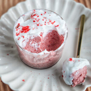 Healthy Strawberry Mousse (vegan, paleo)