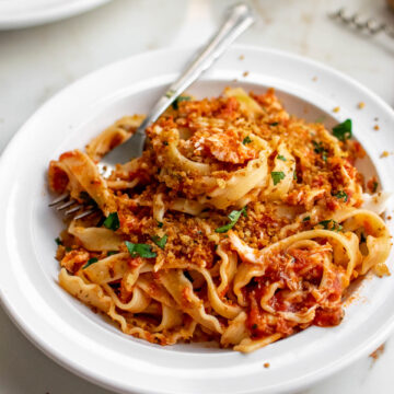 Pasta with Spicy Crab Sauce