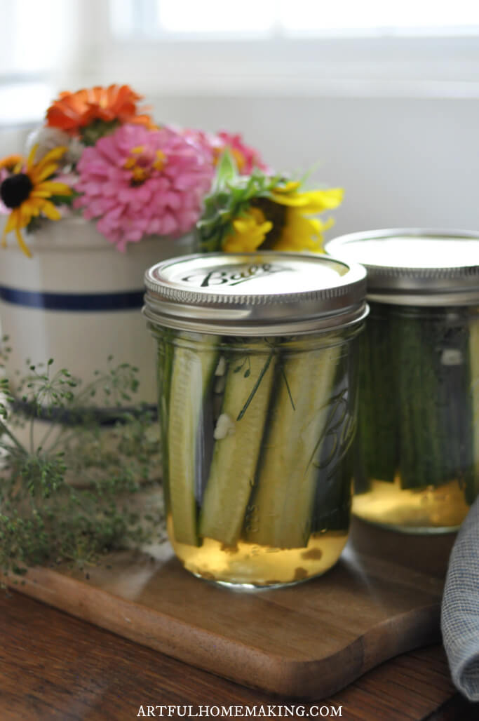 Refrigerator Pickles with Garlic and Dill