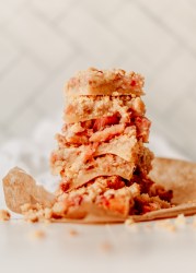 Easy rhubarb crumble bars