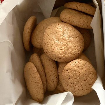Walnut Meringue Cookies