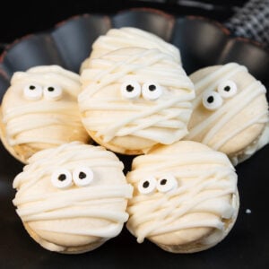Mummy Macarons