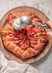 Rose apple galette