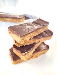 Homemade Peanut Butter Chocolate Protein Bars
