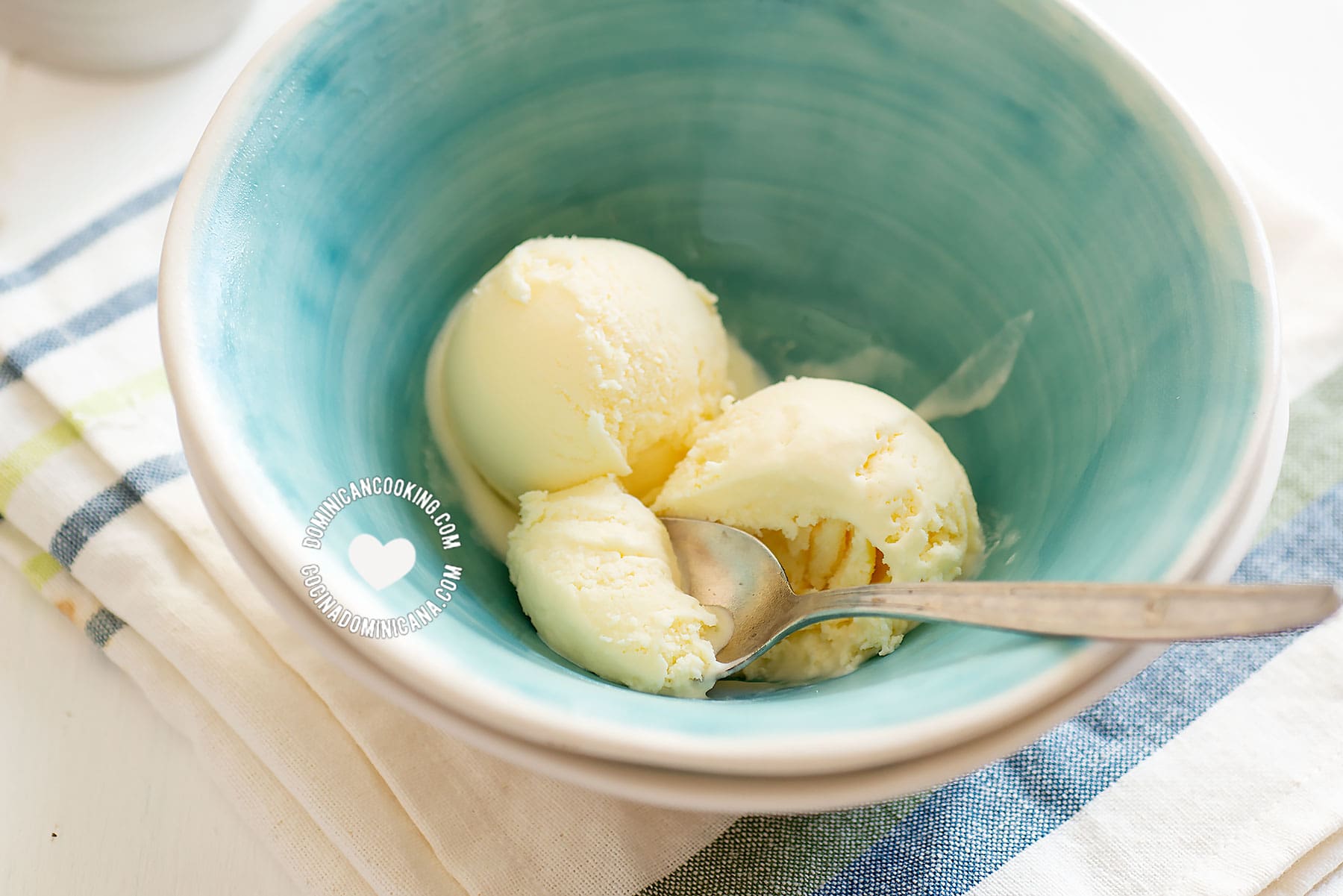 Helado de Morir Soñando (Creamy Orange Ice Cream)