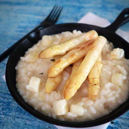 Creamy risotto with white asparagus