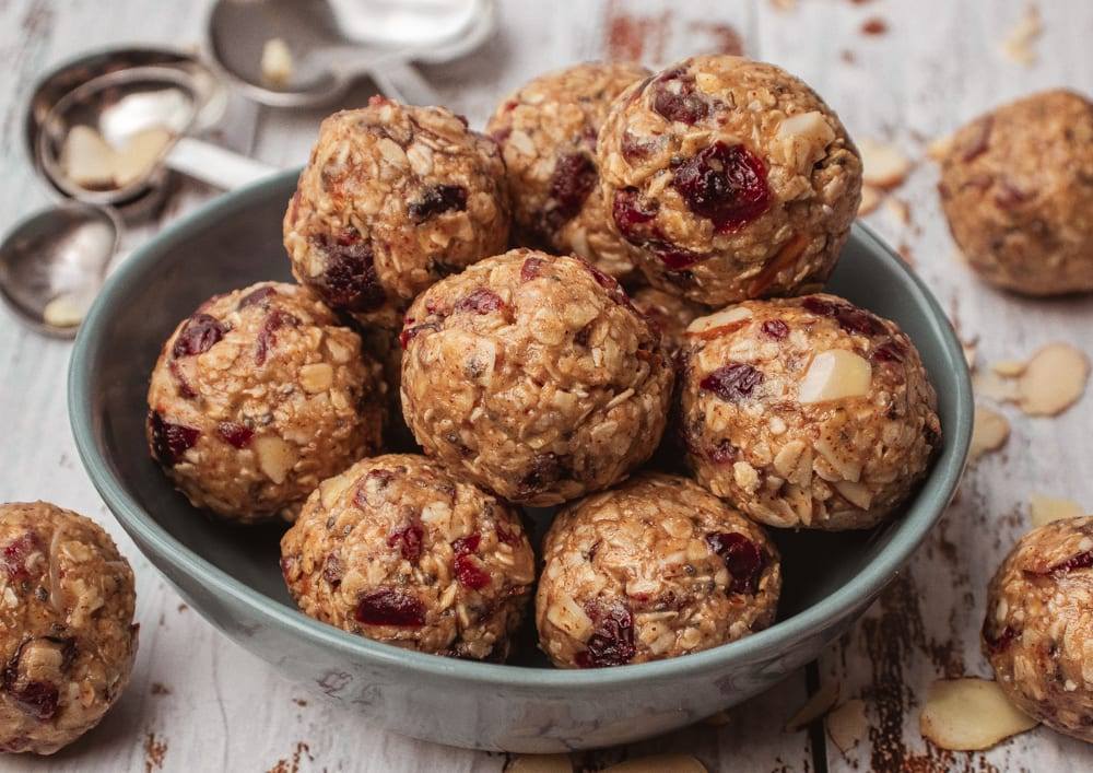Healthy Cranberry Oatmeal Peanut Butter Energy Balls