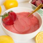 Healthy Strawberry Frozen Yogurt