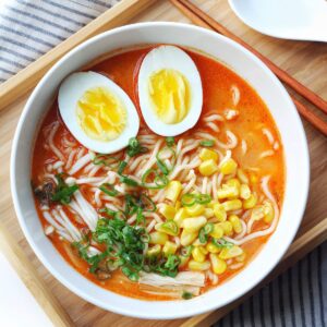 Easy Spicy & Creamy Garlic Sriracha Ramen Recipe