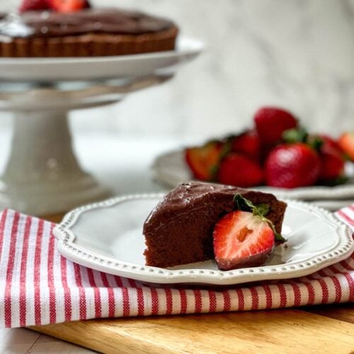 Easy Fudgy Chocolate Cake with Ganache