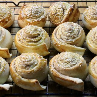Sweet Lebanese Tahini Sesame Rolls