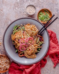 Vegetarian chow mein