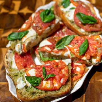 Pesto Caprese Garlic Bread