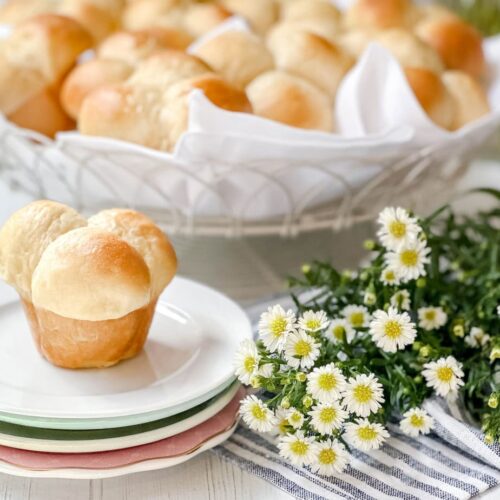Quick Cloverleaf Dinner Rolls