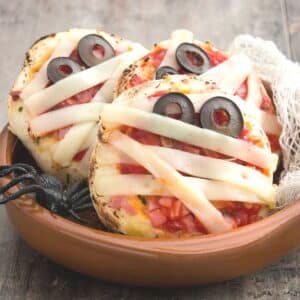 Mini Mummy Pizzas
