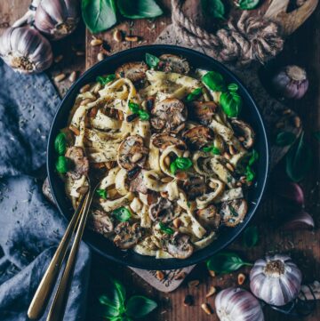 Creamy Mushroom Pasta (Vegan Béchamel Sauce)