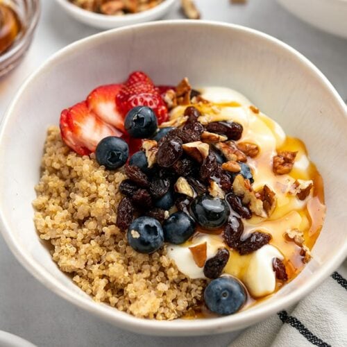 Quinoa Breakfast Bowl (Greek-Style)